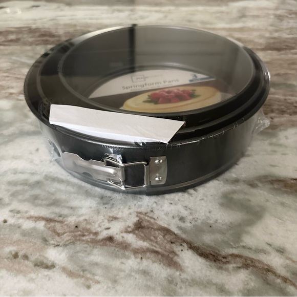 Set of 3 Non-Stick Carbon Steel Springform Cake Pans 8” 9” 10” - Picture 4 of 11